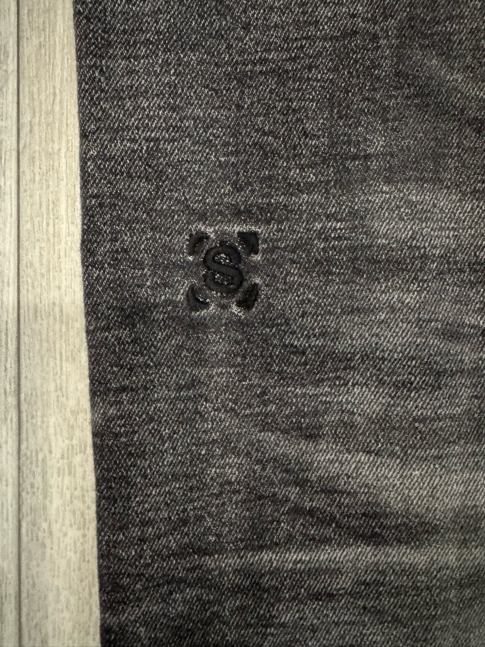 Serenede Men's Distressed Black Stretch Jeans - Picture 6 of 11